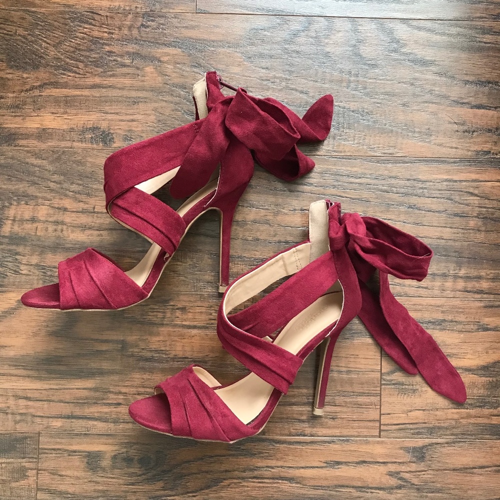 Charlotte Russe Burgundy Heels with Bows Size 6